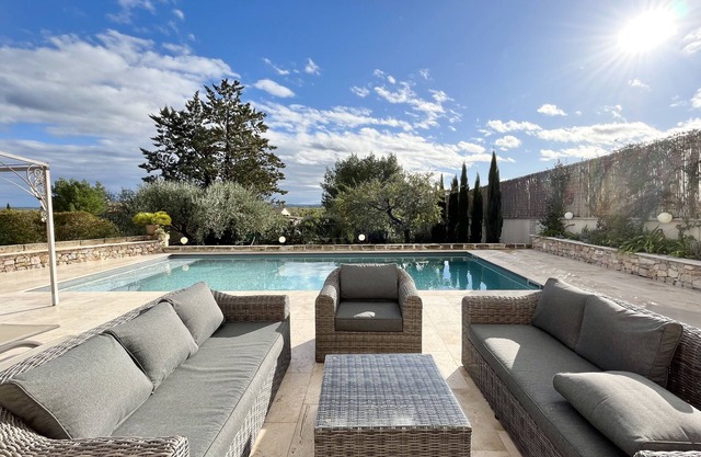 Belle Maison au Calme Avec Piscine à Louer 10 Minutes Uzes