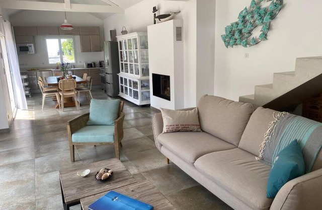 Belle maison spacieuse a deux pas de la plage.