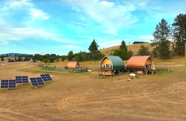 Belle's Bunkhouse, Arched cabin featured on YouTube, mountain & valley views
