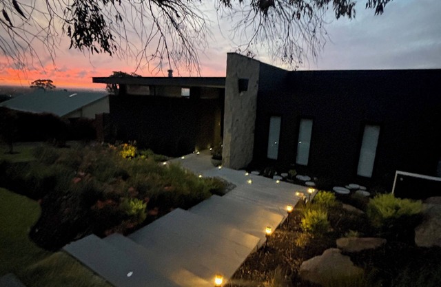 BELLEVUE VILLA.Luxury with Bay views. Mornington Peninsula's best kept secret!