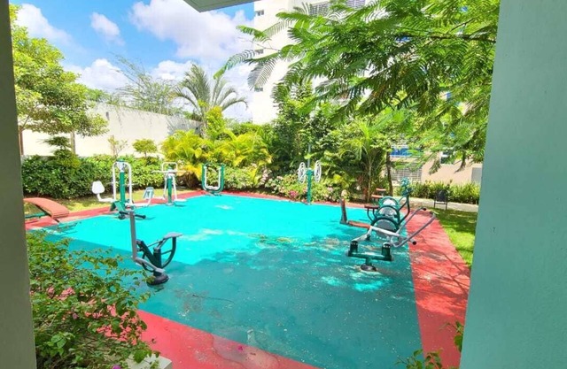 Bello con piscina proximo HOSPITAL