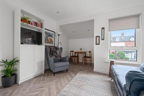 Belmont Apartment