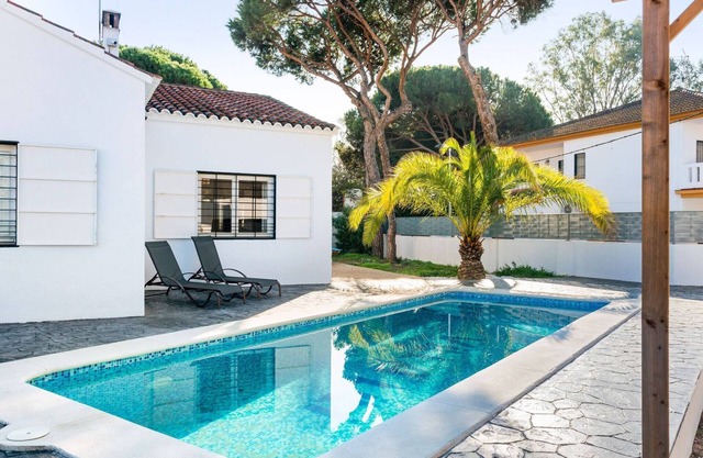 Belvilla by OYO Blissful Villa with Private Pool