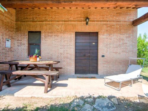 Belvilla by OYO Large Farmhouse with Pool