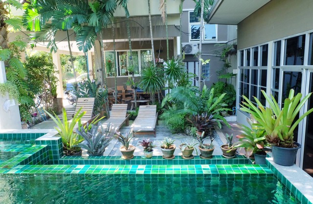 Benjamas Place