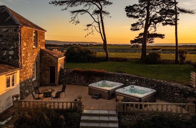 BENNAR FAWR, pet friendly, luxury holiday cottage in Dyffryn Ardudwy