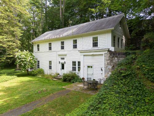 Berkshire Vacation Rentals 1900s Factory Turned Modern Berkshires Retreat