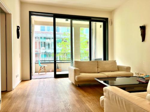 Berlin -Central-Mitte Light Filled 2BD