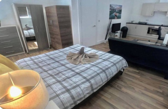 Bermondsey Studio in London City for Long and Short Stay