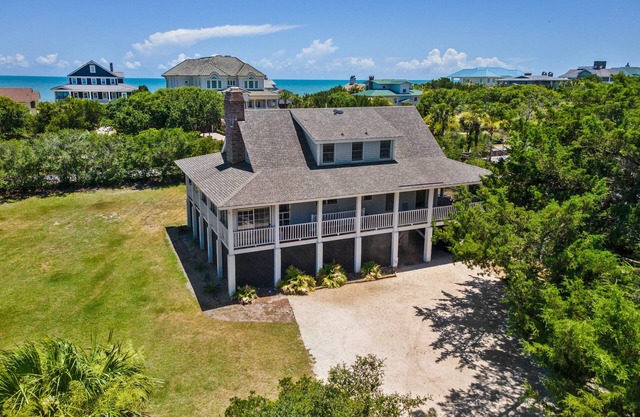 Berry Restful in DeBordieu Colony, Steps from the Beach Walkway.