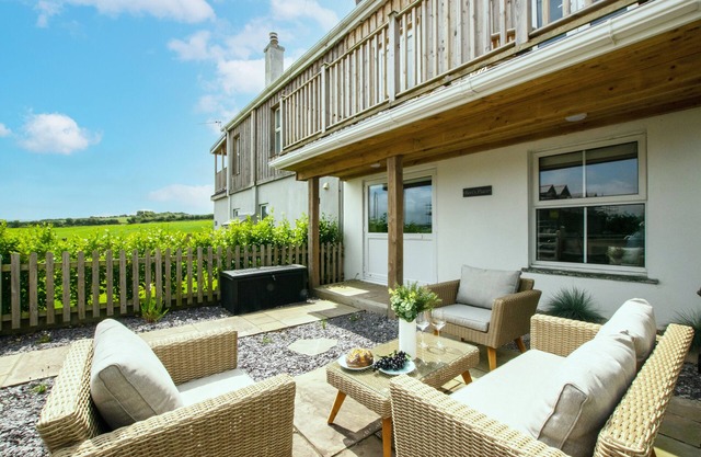 Bert's Place - Three Bedroom House, Sleeps 6