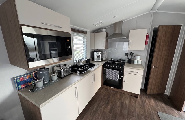 Berwick-upon-tweed - Caravan - Sleeps 6 - Parking