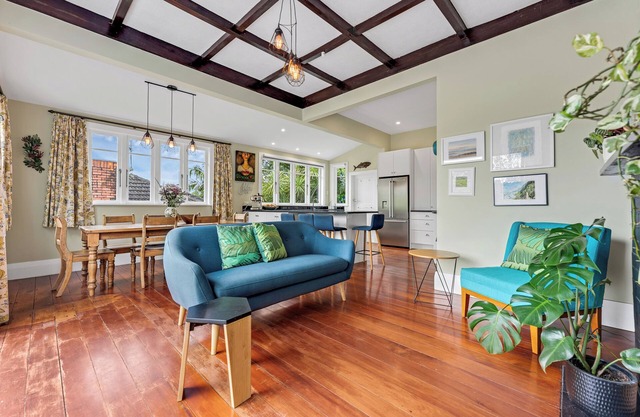 Bespoke Stays - Christmas Charm in Bayswater