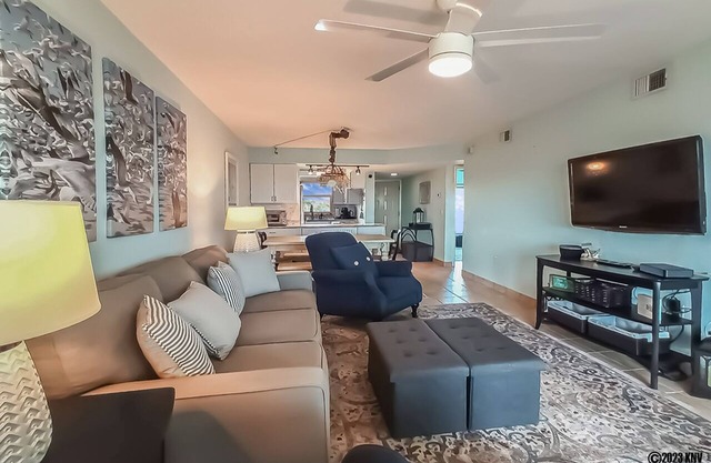 BEST BARGAIN ON THE ISLAND! 2B/2B VACATION CONDO W/POOL! WALK TO BEACH!