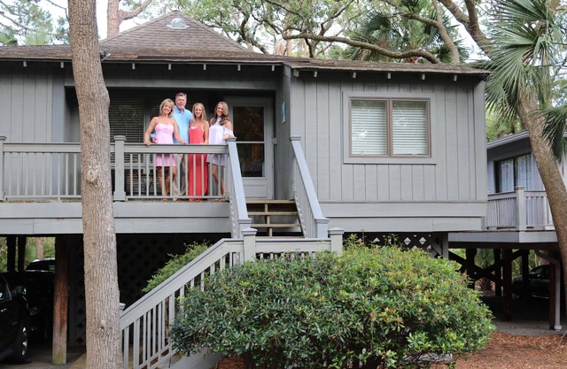 BEST LAGOON LOCATION! WALK TO BEACH! FREE POOL!