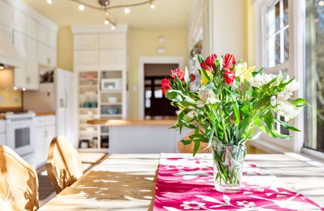 Best Location in Boise! 1912 Craftsman home in Hyde Park walk or bike everywhere!