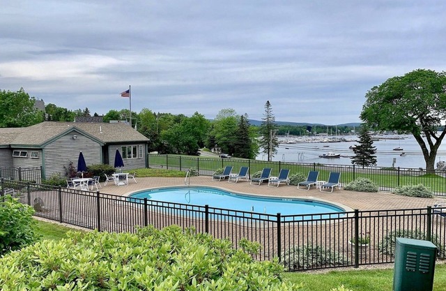 Best views on MDI - 2 bedroom 2 bath condo - waterfront with in ground pool