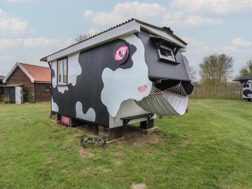 Betsy Cow Shed 2