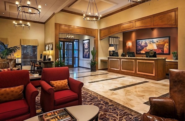 Better Choice For Your Vacation! 2 Modern Units, Free Parking, with Outdoor Pool