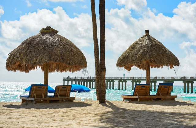 Better Choice for your Beach Getaway! 4 Spacious Units, Onsite Dining, Pool