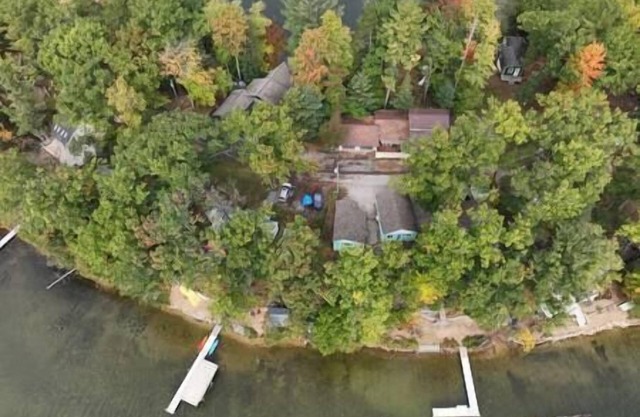 Betty's Hideout /Nautical Cabin! 2 Bed,1 Bath Shared Beachfront on Spider Lake