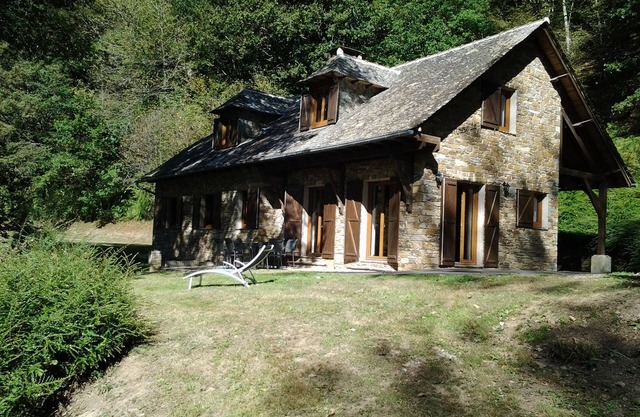 Between Rodez & Albi detached house isolated and quiet up to 11 beds