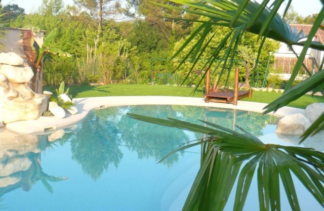 Between sea & lake, beautiful detached villa with 4 bedrooms, large 14m pool