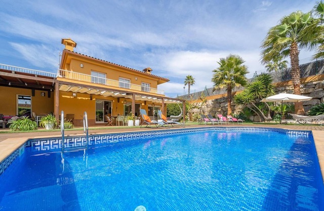 BEVERLY HILLS LUX, SWIMMING POOL WITH GARDEN, DESIGN VILLA, DESIGN VILLA WITH AIR-CON
