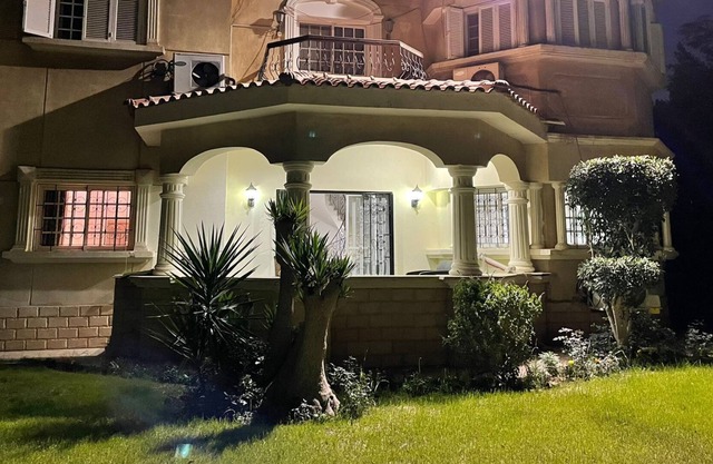 Beverly hills villa with garden