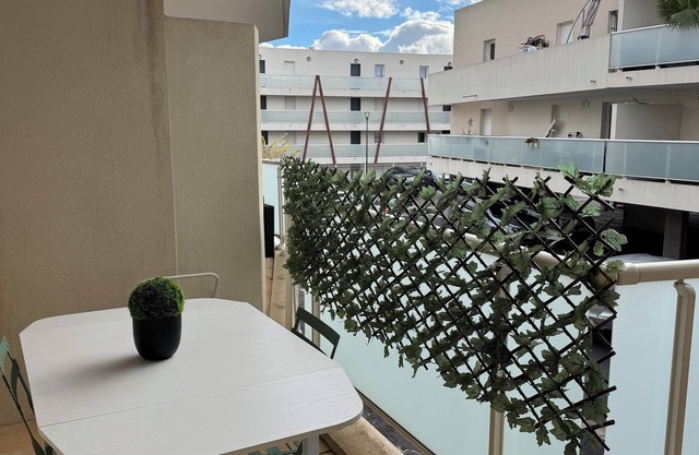 Beziers apartment with small balcony close to all amenities