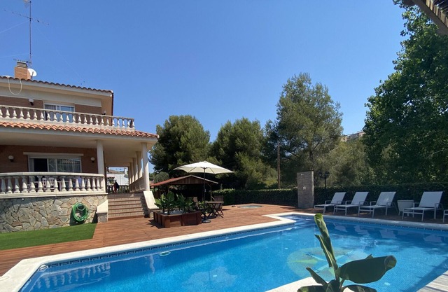 BFA 119 Large house for 12 people with garden and pool
