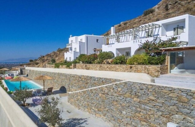 BH052 - C- Naxos