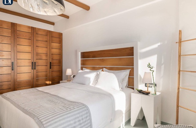 BH565 - C - Suite Santorini