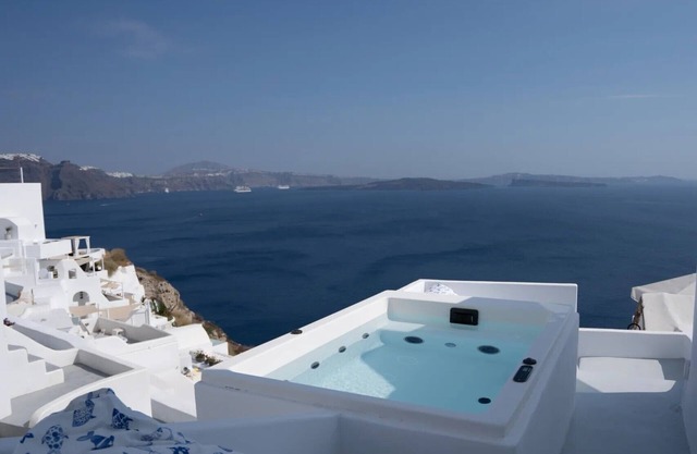 BH612 - C - Suite Santorini