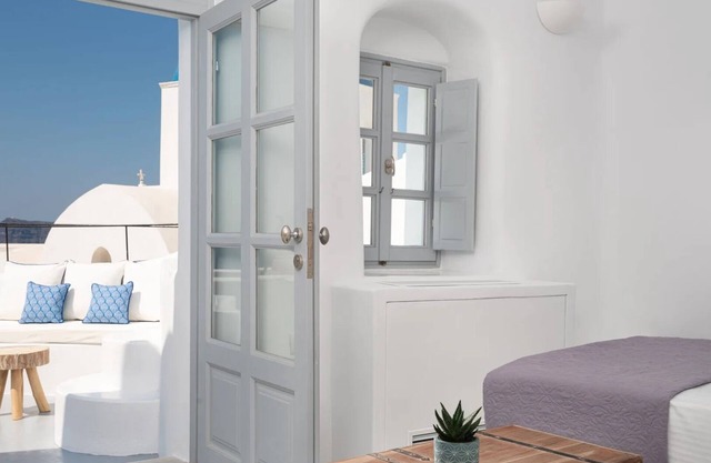 BH614 - C - Suite Santorini