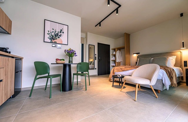 BH961 - C - Suite Volos