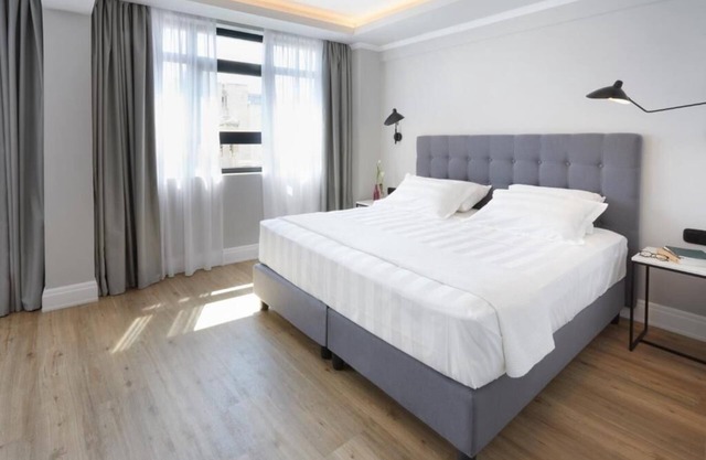 BHA006 - C - Suite Athens