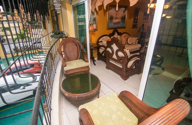 Big 3 bed rooms 4 beds Condo for Families & groups—30 mins away from mayor spots