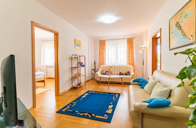 Big 4 bedroom apartment with private parking