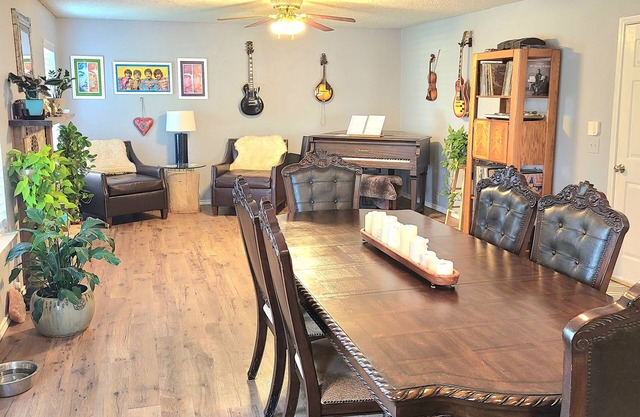 Big and Cozy Retreat Near Stockyards,n15 minutes from everything Fort Worth!
