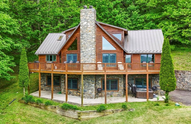 Big Ashe View-Open for Bookings! Views, Wi-Fi, Pool Table, Hot Tub