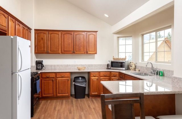 Big Bear Chalet is a roomy house with beautiful mountain views !