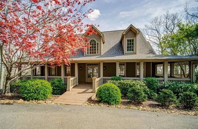 Big Canoe Home with Mountain Views, Game Room, Fire Pit, Sleeps 14