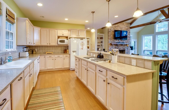 Big Canoe Resort Getaway w/Deck + Pool Access!
