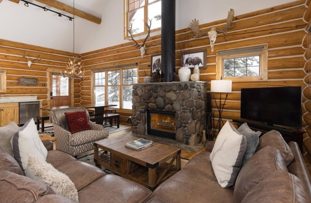 Big Sky Vacation Rentals: PR Moose Ridge 7 - Pet Friendly!
