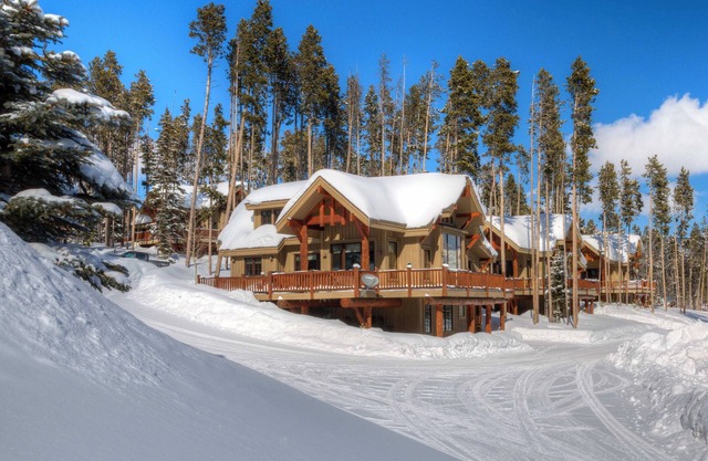 Big Sky Vacation Rentals: MMH 6 Harvest Moon
