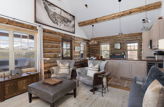 Big Sky Vacation Rentals: CH Cabin 11 Derringer