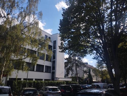 Big spacy Room for 2 person,close to trade fair, free parking, supermarket near
