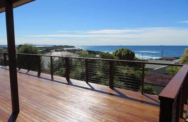 Big views, walk beach, whale watching, easy drive from Sydney, family friendly