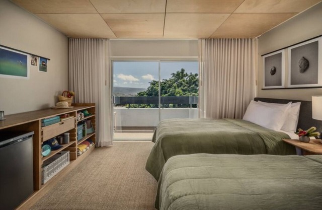 Bikes by Day, Stars by Night—Island-Modern Stay with Pool & Perks l 2 Rooms